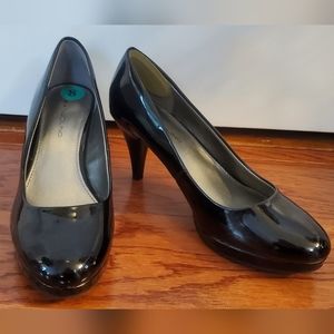 Bandolino shiny patent pumps